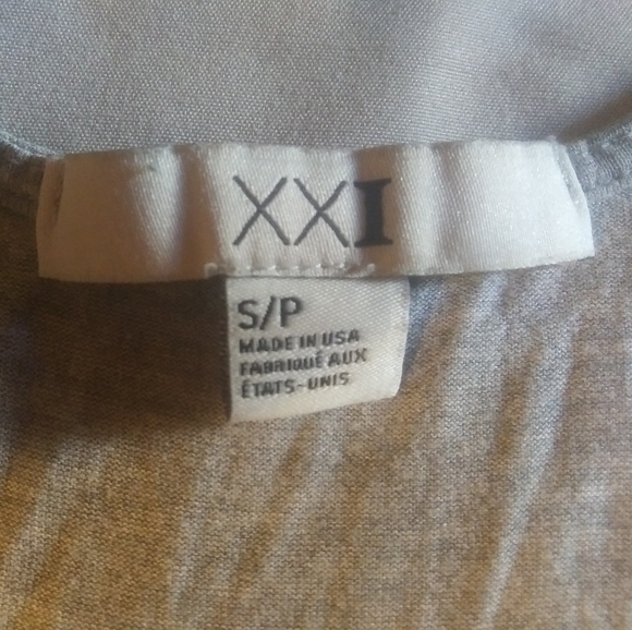 Three tank tops - Picture 8 of 9